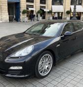Slabý dopyt prinútil toto jazdené Porsche Panamera zlacniť na úroveň Octavie. Dôvod? Má manuálnu prevodovku