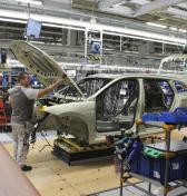 Bratislavský Volkswagen vykázal zisk 330 miliónov eur. Zverejnil platy zamestnancov vo výrobe