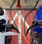 Dnes u nás spustili kreditný systém pre elektromobily. Majitelia áut a nehnuteľností môžu zarobiť aj bez fotovoltiky