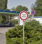 Súkromník legálne rozdáva pokuty 395 € za prejazd cez pumpu bez nákupu. Koná legálne, ale zákonodarcovia začali predsa len konať