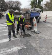 Nahláste výtlk, mesto ho dá opraviť. Oprava ciest v Komárne zahrnie aj údaje od verejnosti