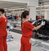 Byť zamestnancom Ferrari sa oplatí, dostali výročný bonus 15-tisíc eur