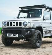 Suzuki Jimny sa za krátky čas stal ikonou. Twisted mu doprial kúru ako Defenderu