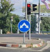 Ani skúsený vodič často nevie, že tu smie odbočiť doľava napriek červenej