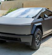 Prepočet reálnej straty je neúprosný. Táto Tesla každým kilometrom prišla o 5 eur hodnoty