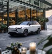 Luxus v elektromobile? Lexus TZ má 6 miest v troch radoch