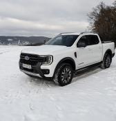 Test: Ford Ranger Wildtrak PHEV - Kamufláž do snehovej búrky, aj akustická