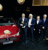 Nové Auto roka 2026 je Mercedes CLA s kontroverzným dizajnom. Najlacnejšie ju kúpite cez Autobazar.EU