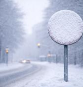 Platí dopravná značka aj keď nie je čitateľná? Nečistoty, objekty či spadnuté značky majú veľký vplyv