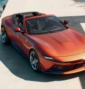 Nové Ferrari drží v strede pruhu, brzdí samé a má tyrkysové logo. Amalfi Spider nahradil Roma kabrio a dostal vylepšený motor