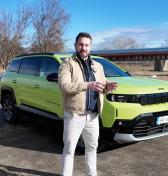 Test: Jeep Compass 2026. Odolal nezmyselným trendom v autopriemysle, ale nevyhol sa znižovaniu nákladov na výrobu