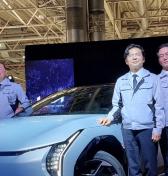 Čo sa v žilinskej automobilke deje po zrušení výroby Ceedu? Zverejnila produkčný plán aj priemernú mzdu zamestnancov