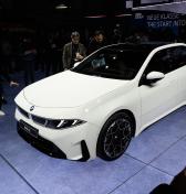 Nové BMW radu 3 naživo: BMW začalo s 800 voltami, dojazd i3 je až 900 kilometrov