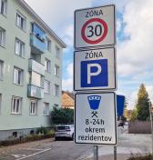 Platí ZÓNA len po najbližšiu križovatku? Platí tu pravidlo pravej ruky?