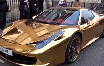 Ferrari 458 Spider v zlate a najšokujúcejšie úpravy celebrít