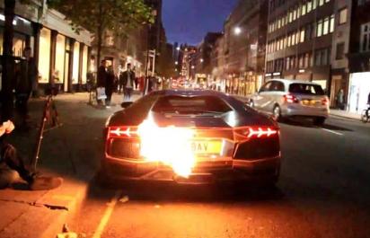 Video: Keď ti horí Lamborghini Aventador!