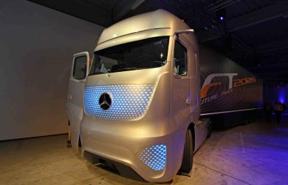 Mercedes-Benz predstavil kamión budúcnosti 2025!