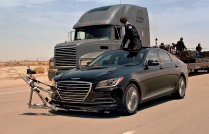 Originálna ukážka funkcií: Hyundai boduje s konvojom prázdnych Genesisov! 