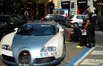 Video: Česká polícia vs. Bugatti Veyron