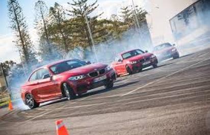 Frajeri na BMW predviedli šialený Driftmob! 