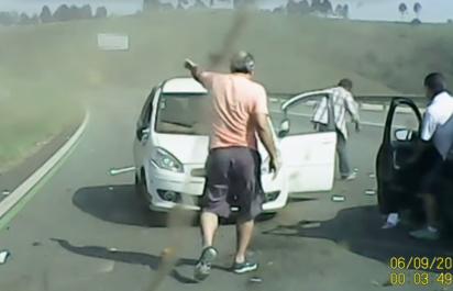 Video: Čo dokáže malé ťuknutie na diaľnici?