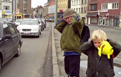 Tichý asfalt: Zatočí s hlučnými cestami