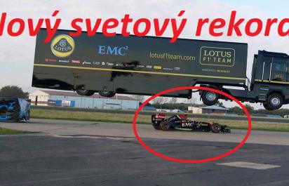 Nový svetový rekord: Šialený 25 metrový skok kamióna preskakujúceho Lotus F1! 