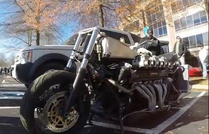 Motocykel zo zrecyklovaného 12-valcového Lamborghini motora!