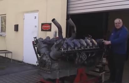 Kutil oživil 12-valcový motor z tanku: Vypočuj si jeho zvuk!