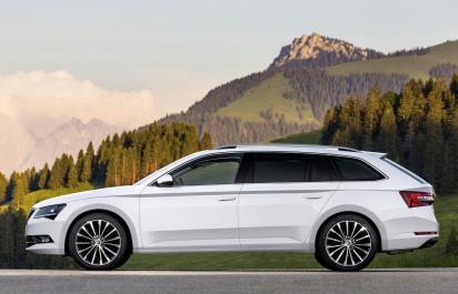 Škoda Superb Combi zverejnila informácie o cene a nové fotografie!