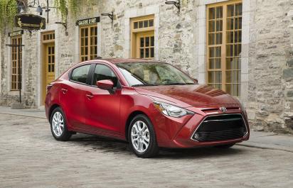 Toyota Yaris Sedan, alebo vyrabovaná Mazda 2 s iným logom