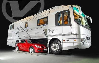 Najväčší luxus na kolesách: Mobilný dom s garážou alebo obojživelný karavan?