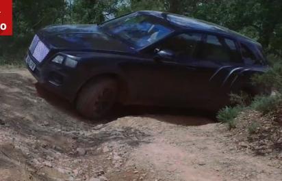 Jaguar vs. Bentley: Zabudni na F-Pace, Bentayga ide tam, kam žiadne SUV!