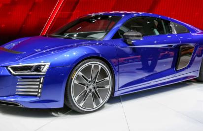 Novinka: 2016 Audi R8 e-tron na živo!