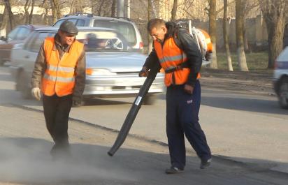 Video: Údržba ciest na ruský štýl