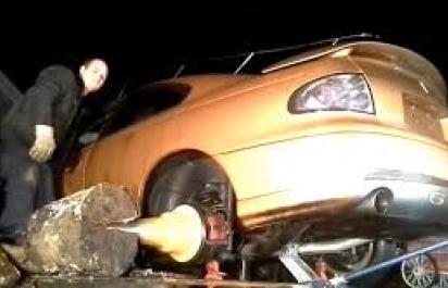 Video: Auto ako štiepačka dreva!