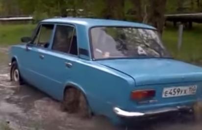 Video: LADA VAZ-2101 vs. bahno