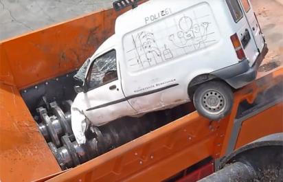 Video: 35-tonový drvič áut VZ 950 E!