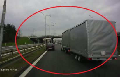 Video: Nikdy nepodceňuj hlupáka vo vedľajšom pruhu!