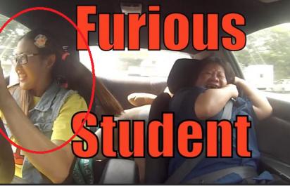 Brutálna nachytávka: Slečinka predviedla v autoškole jazdu z Fast and Furious!