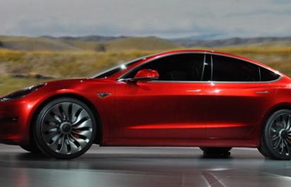 Tesla Model 3: Najlacnejšia Tesla oficiálne predstavená!