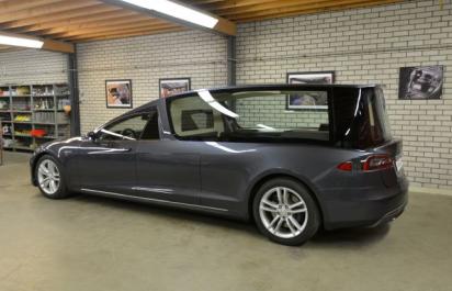 Táto Tesla vás zaručene odvezie do hrobu!