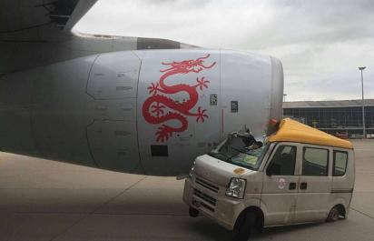VIDEO: zrážka čínsky van vs. Airbus