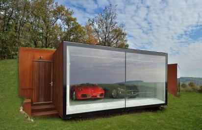 Na Slovensku pod lesom: Najkrajšia zberateľská garáž a galéria 2v1!