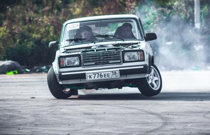 Video: Drifting do kopca na Ladách, ktorý musíš vidieť!