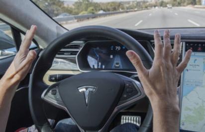 Nový tieňový mód Tesly: 40-krát bezpečnejší autopilot! 