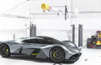 Aston Martin rýchlejší ako F1: Z nuly na 320 km/h za 10 sekúnd!