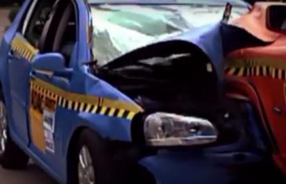 Crash test: Land Rover Discovery v zrážke s Renaultom Espace!