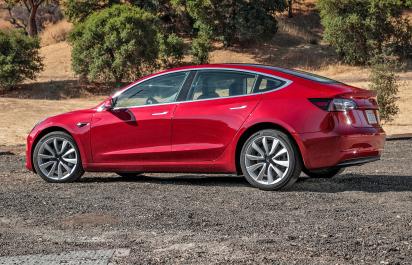 VIDEO: spoveď majiteľa Tesly Model S. 1 rok, 16 tisíc km, 6 návštev servisu!