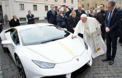 Pápežovo Lamborghini Huracán na predaj! Za koľko?